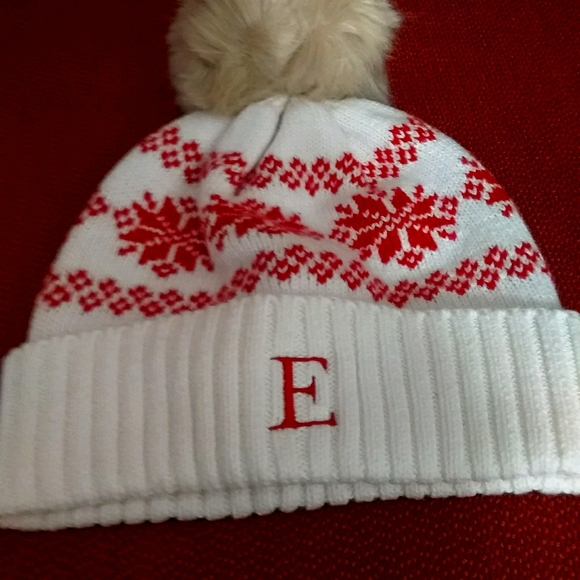 Mark & Graham Accessories - Monogram "E" Tobargan nwot $28. Onesize+ scraf